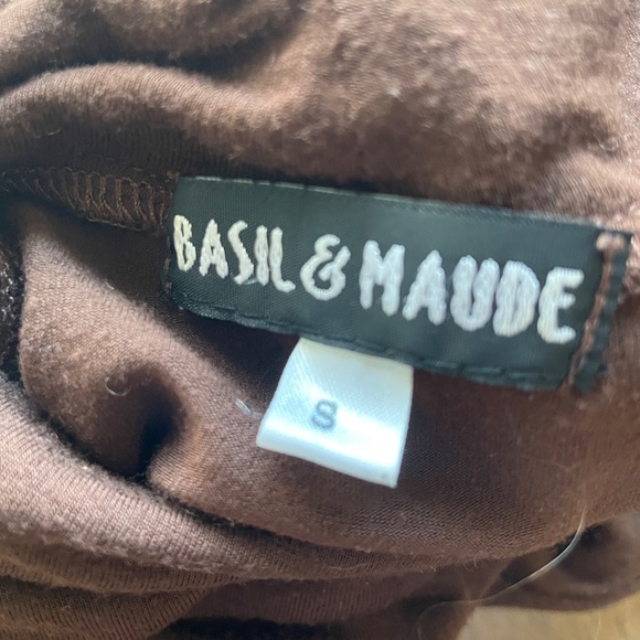 Fitted Short Sleeve Mock Turtle Neck with Gathered Shoulders. - Picture 2 of 10